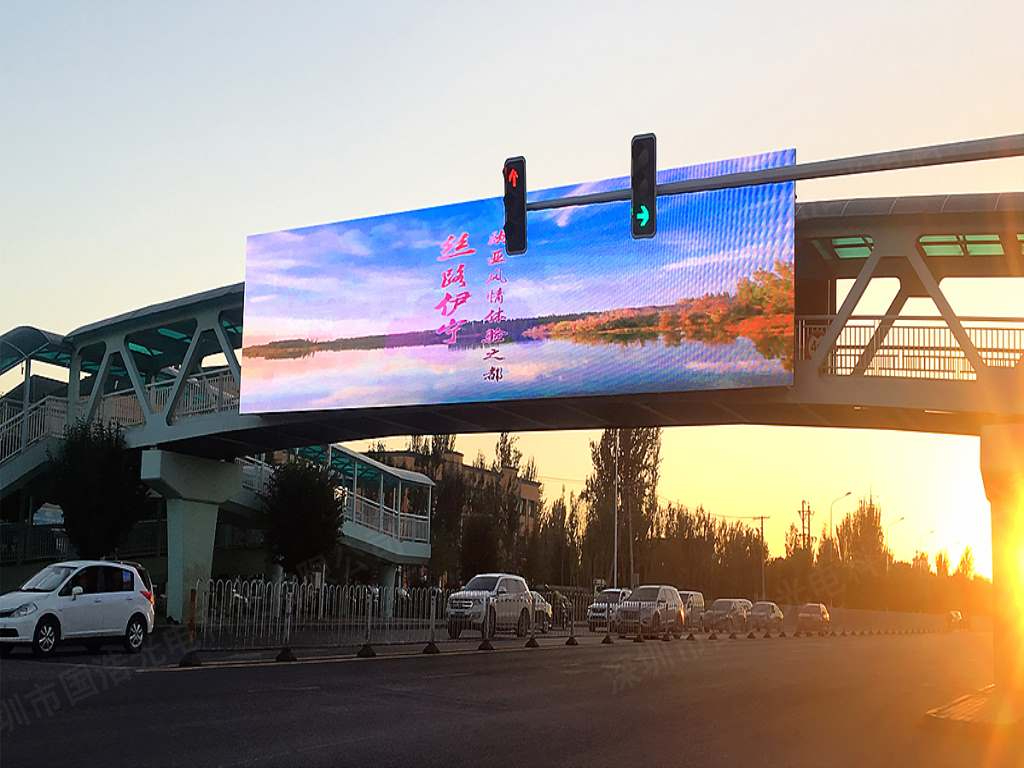 新疆维吾尔自治区天桥P16x16格栅屏项目