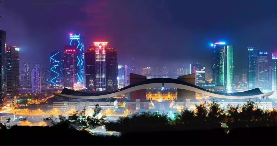 深圳华强北900百方米LED透明屏